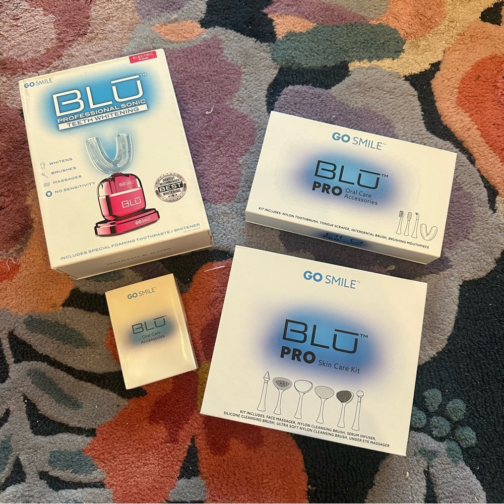 NWT GO SMILE Sonic BLU Hands-Free Professional Teeth Whitening Kit & accessories